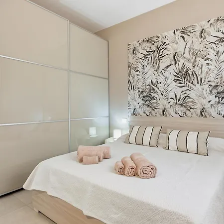 Apartamento Moresca , Tavolara Con Giardino E Vista Mare A 80 Mt Dalla Golfo Aranci