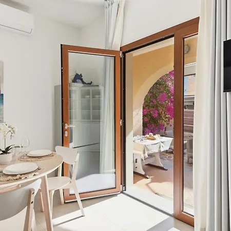 Moresca , Tavolara Con Giardino E Vista Mare A 80 Mt Dalla