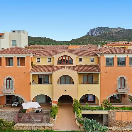 Moresca , Tavolara Con Giardino E Vista Mare A 80 Mt Dalla